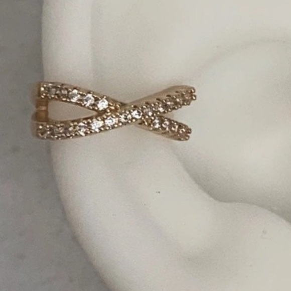 Gold Crystal Infinity Cuff Clip Earring
Brand New - Picture 2 of 4